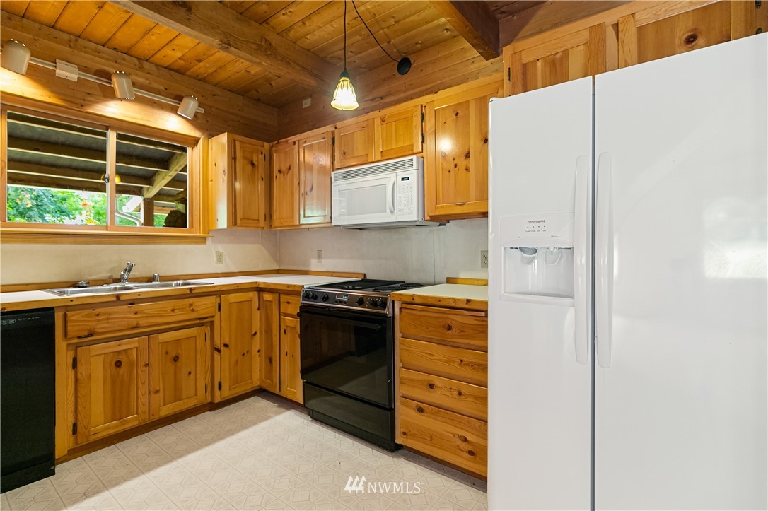 6200 North Fork Road Deming, WA 98244 - Photo 5 of 40