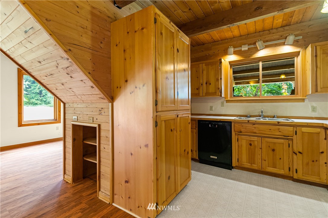 6200 North Fork Road Deming, WA 98244 - Photo 6 of 40