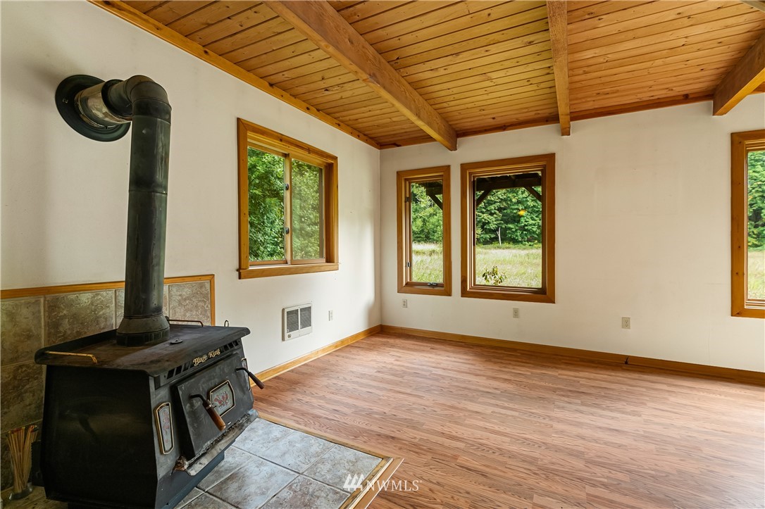 6200 North Fork Road Deming, WA 98244 - Photo 8 of 40
