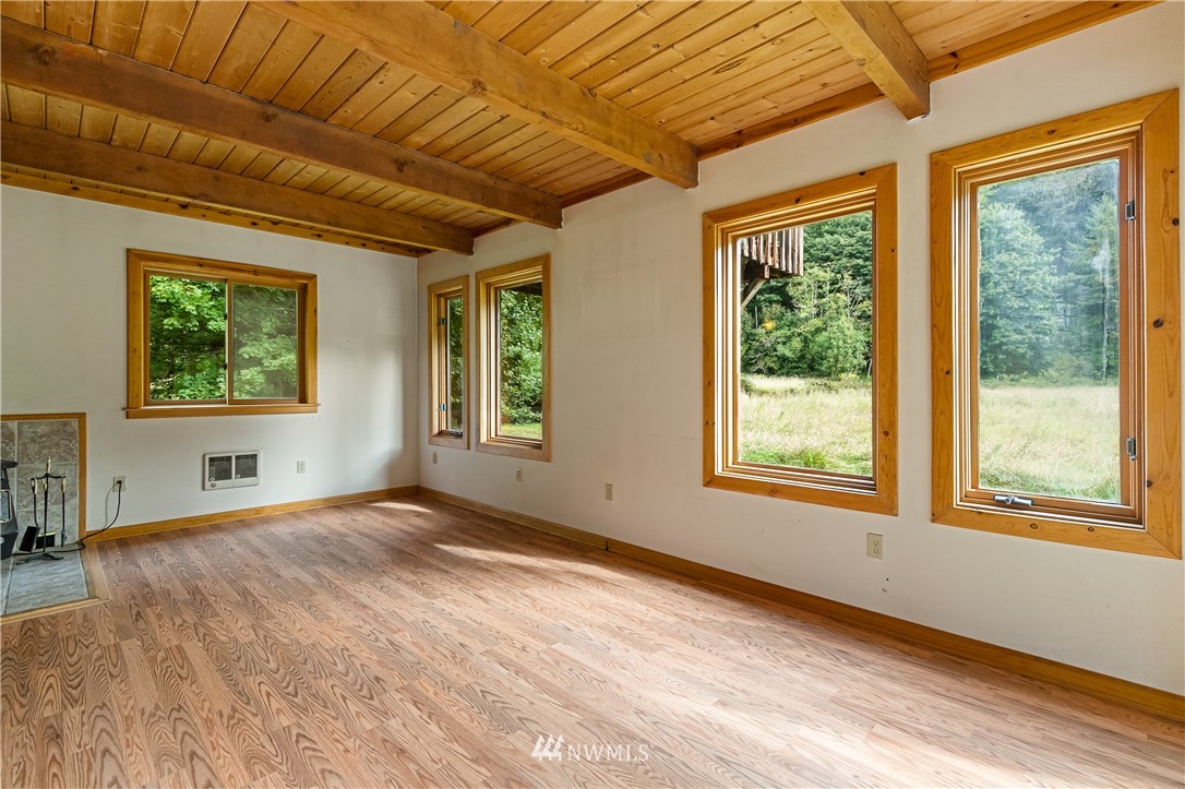 6200 North Fork Road Deming, WA 98244 - Photo 9 of 40
