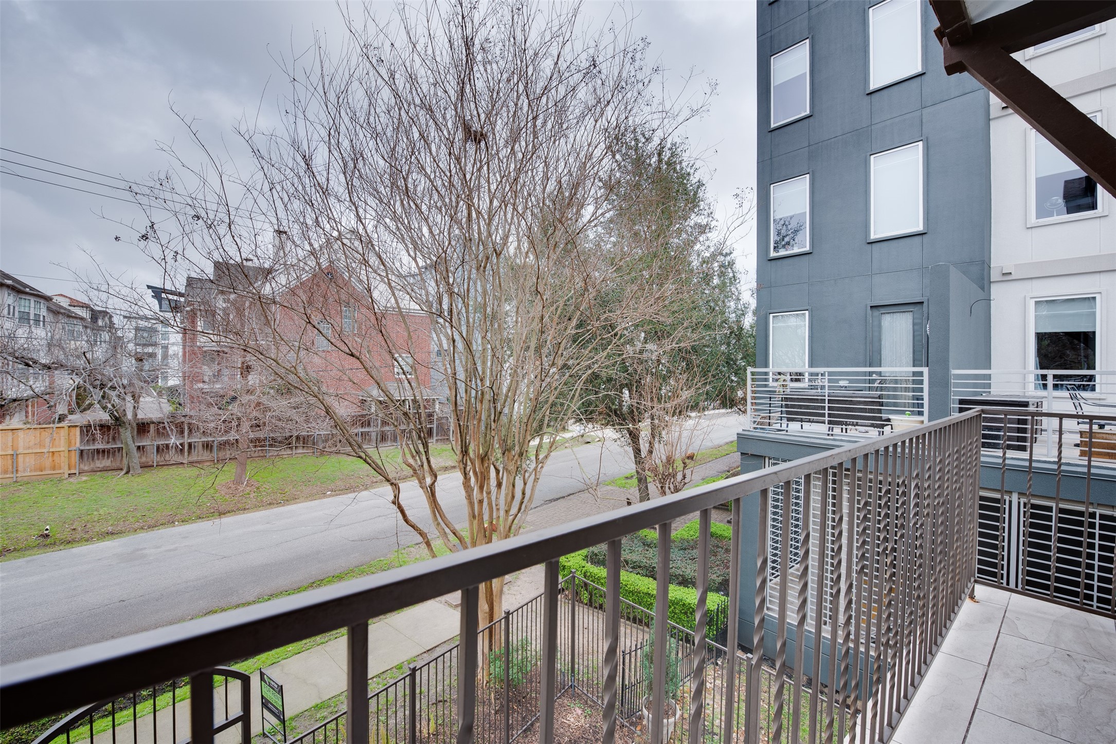 4203 Feagan Street Houston, TX 77007 - Photo 26 of 36 a view of swimming pool from a balcony
