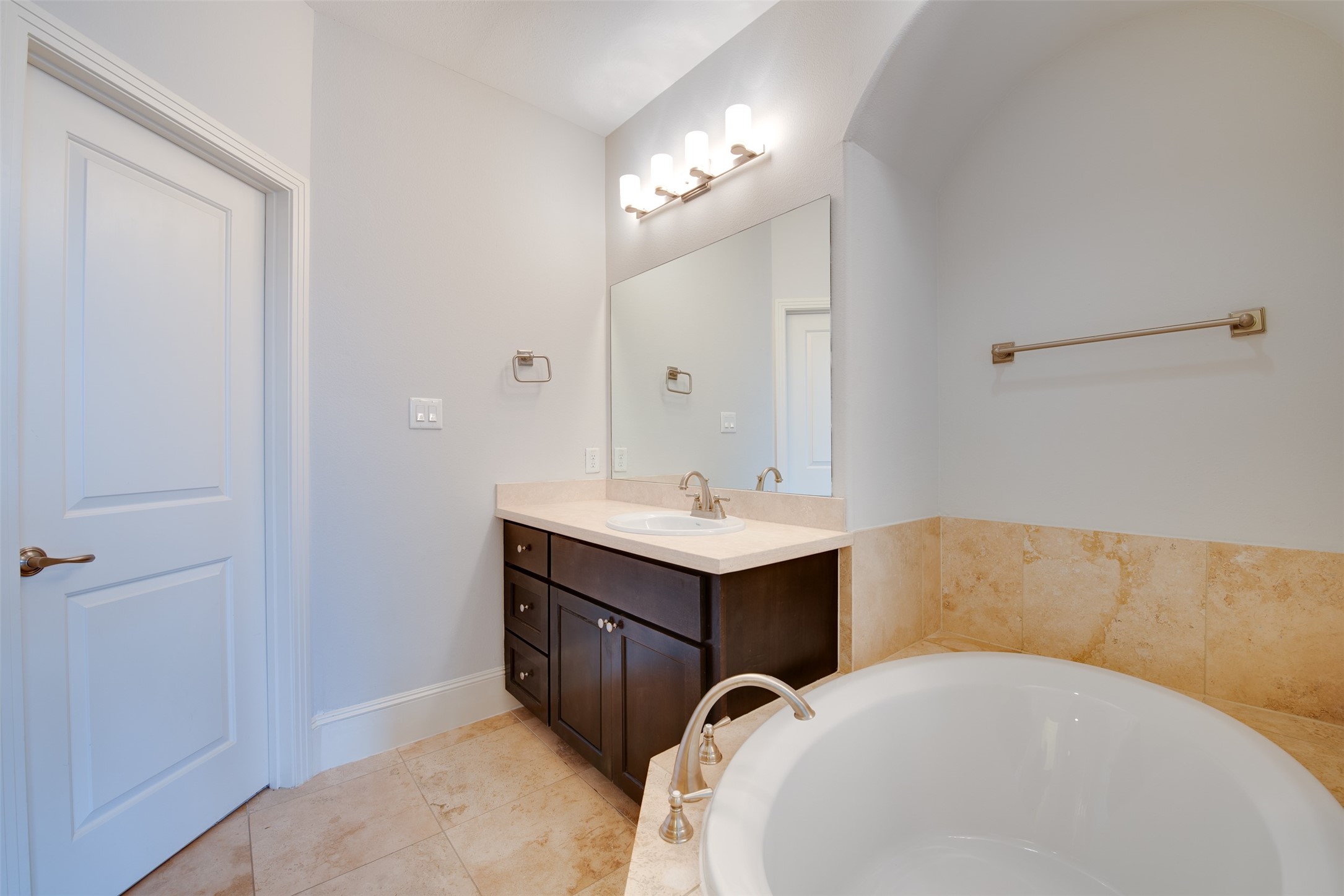 4203 Feagan Street Houston, TX 77007 - Photo 35 of 36 a bathroom with a tub sink and mirror