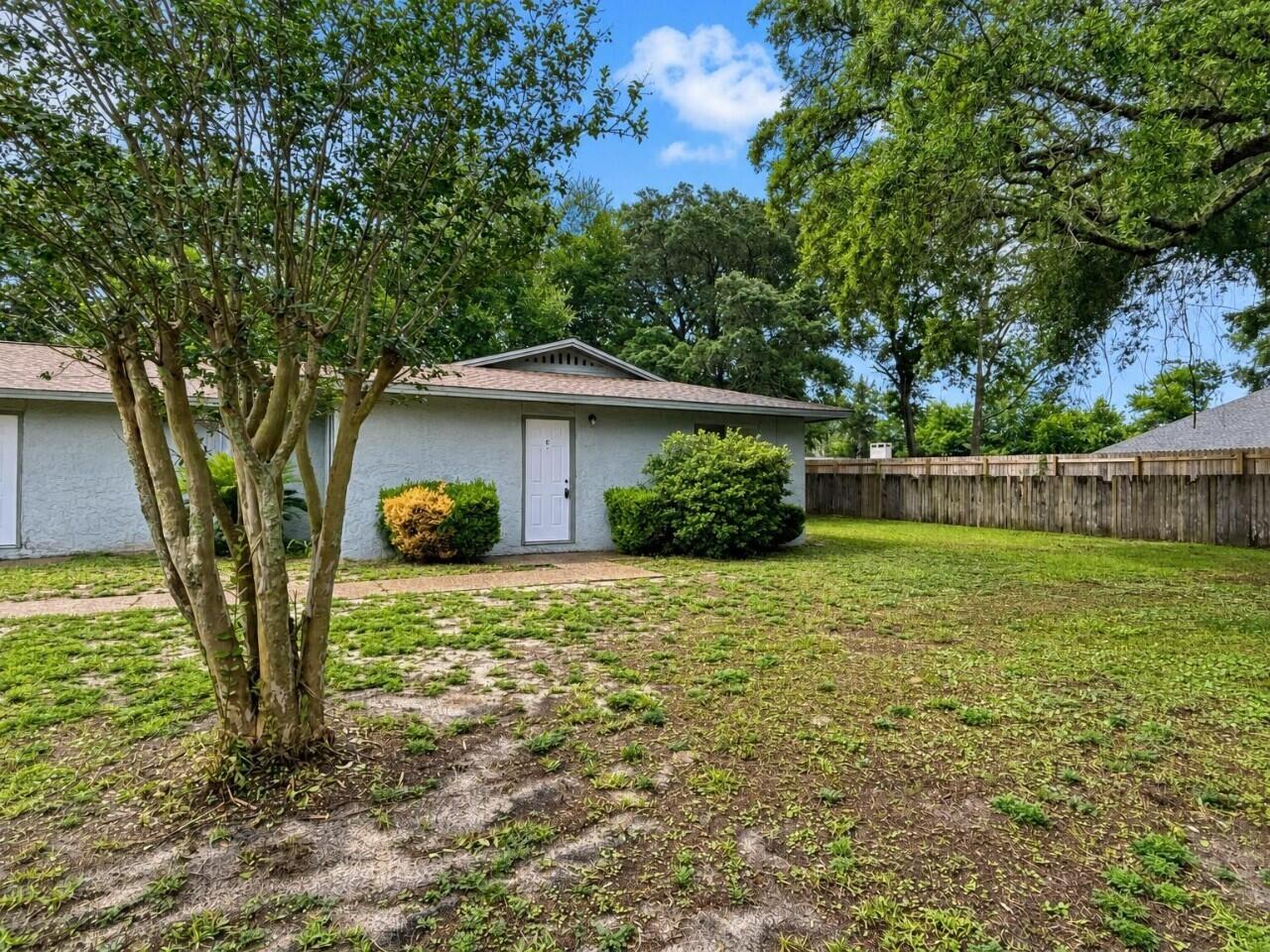 322 Pelham Road, Unit C Fort Walton Beach, FL 32547 - Photo 2 of 14 01-exterior_front_of_house_1 (2)