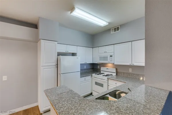 $1,175 | 5415 West Harmon Avenue, Unit 1047, Las Vegas, NV 89103