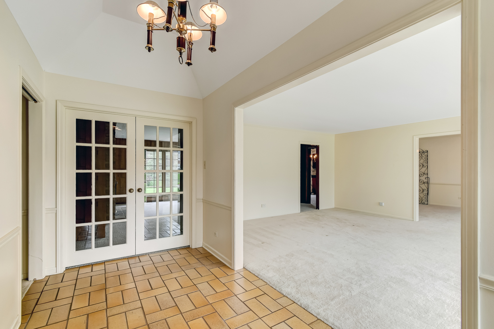 129 Carriage Way Drive Burr Ridge, IL 60527 - Photo 3 of 28