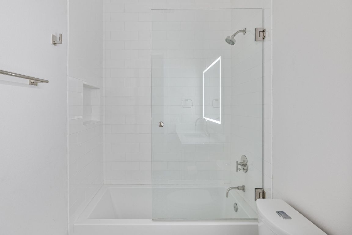 13410 Galleria Circle Austin, TX 78738 - Photo 17 of 28 a bathroom with a bathtub