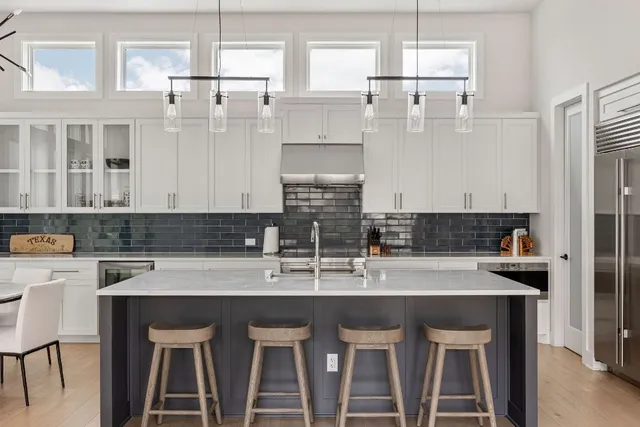 $950,000 | 13410 Galleria Circle, Austin, TX 78738