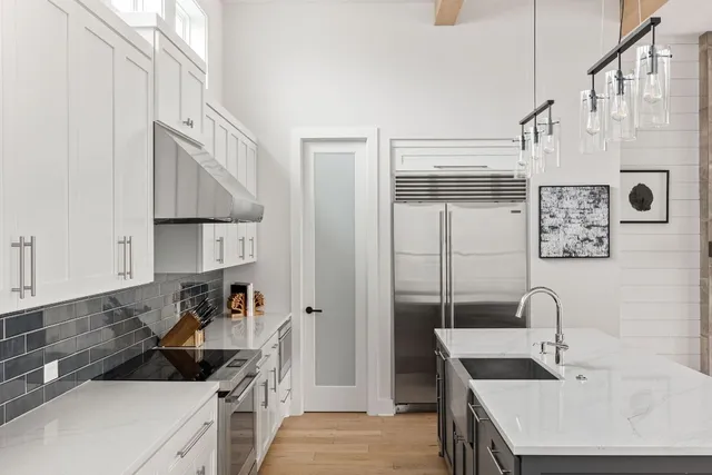 $950,000 | 13410 Galleria Circle, Austin, TX 78738