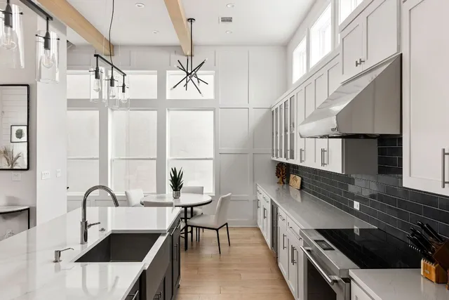 $950,000 | 13410 Galleria Circle, Austin, TX 78738