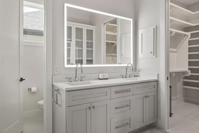 $950,000 | 13410 Galleria Circle, Austin, TX 78738