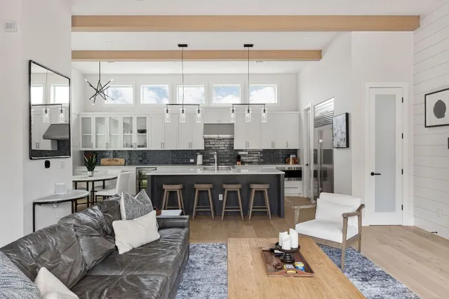 $950,000 | 13410 Galleria Circle, Austin, TX 78738