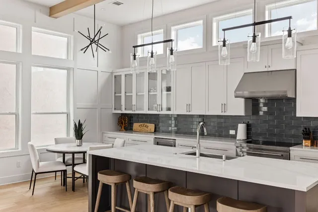 $950,000 | 13410 Galleria Circle, Austin, TX 78738