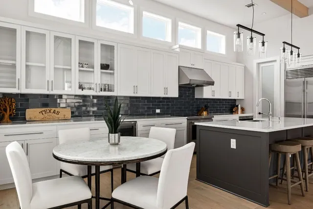 $950,000 | 13410 Galleria Circle, Austin, TX 78738