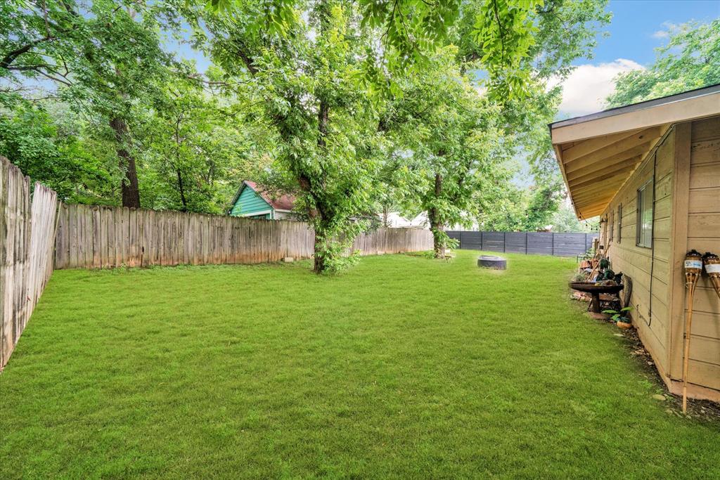 1104 Kinney Avenue, Unit B Austin, TX 78704 - Photo 11 of 14 a view of a back yard