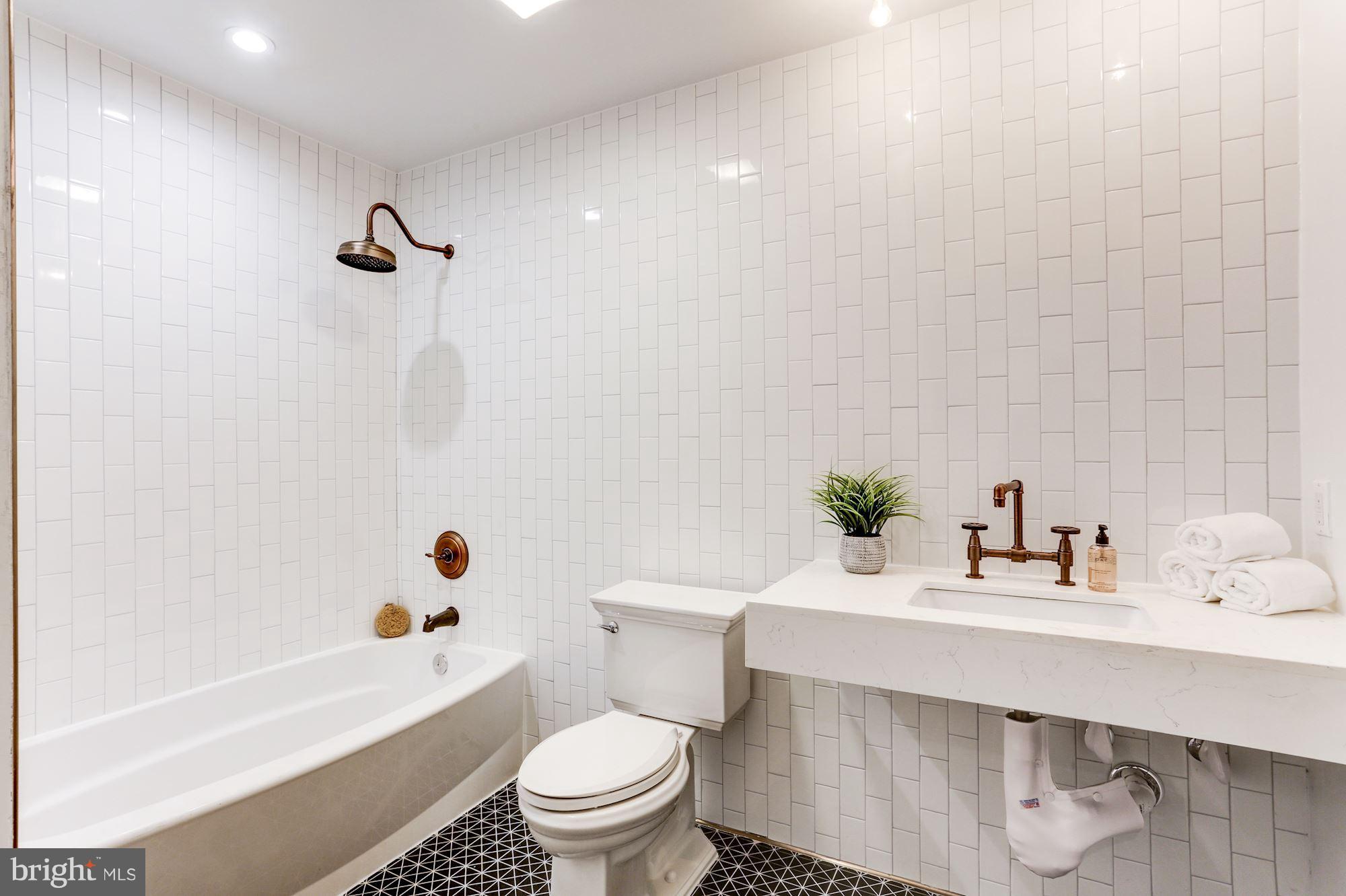1402 H Street Northeast, Unit 202 Washington, DC 20002 - Photo 10 of 12 Bath