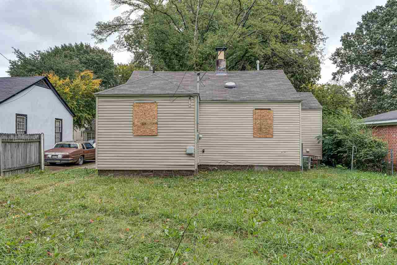 1023 Parkland Road Memphis, TN 38111 - Photo 20 of 22 a view of a house with a yard and garage
