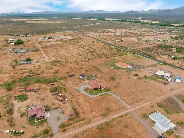 a view of a backyard of the ocean