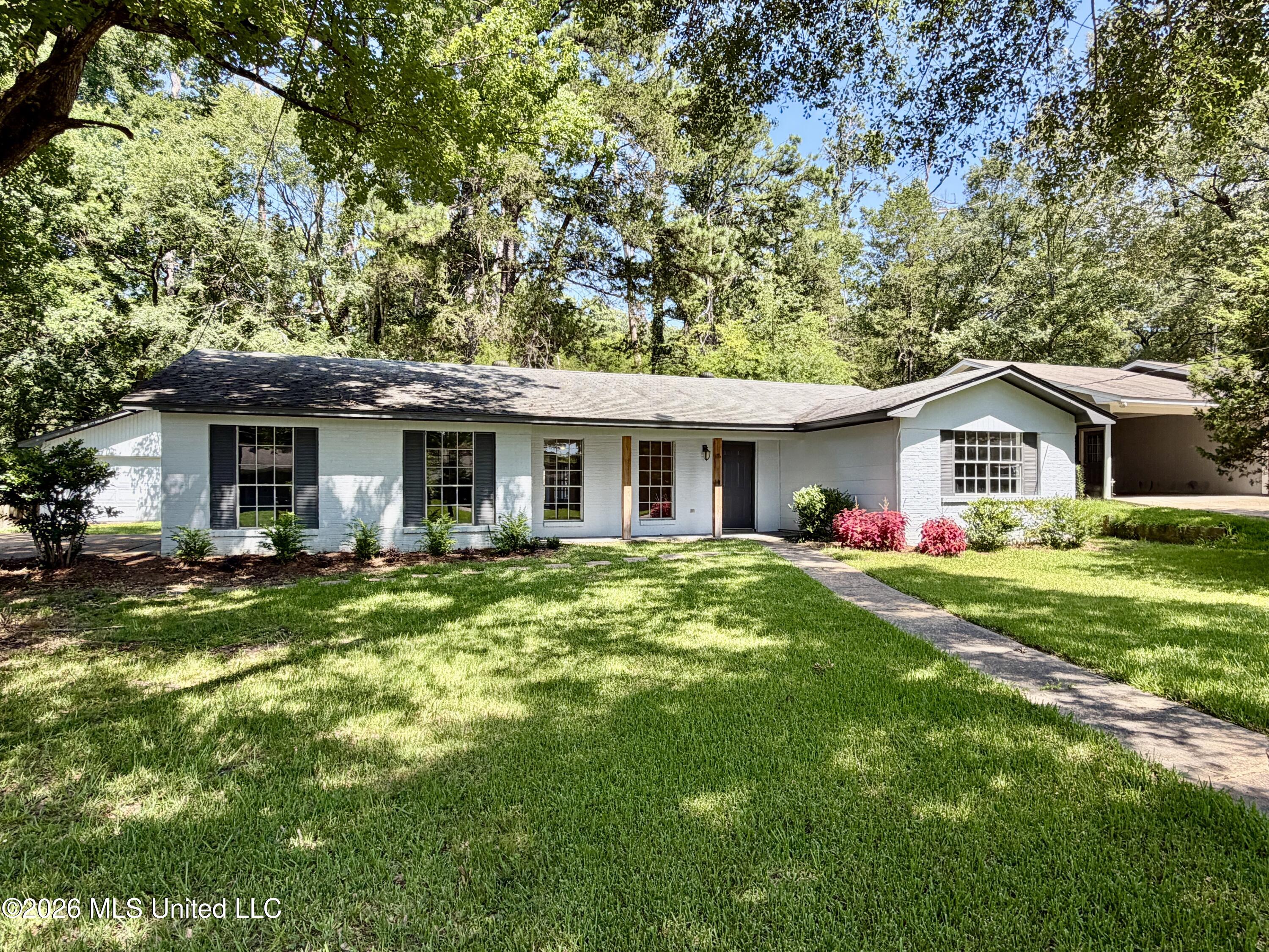 904 Kent Drive Clinton, MS 39056 - Photo 2 of 28 IMG_4679