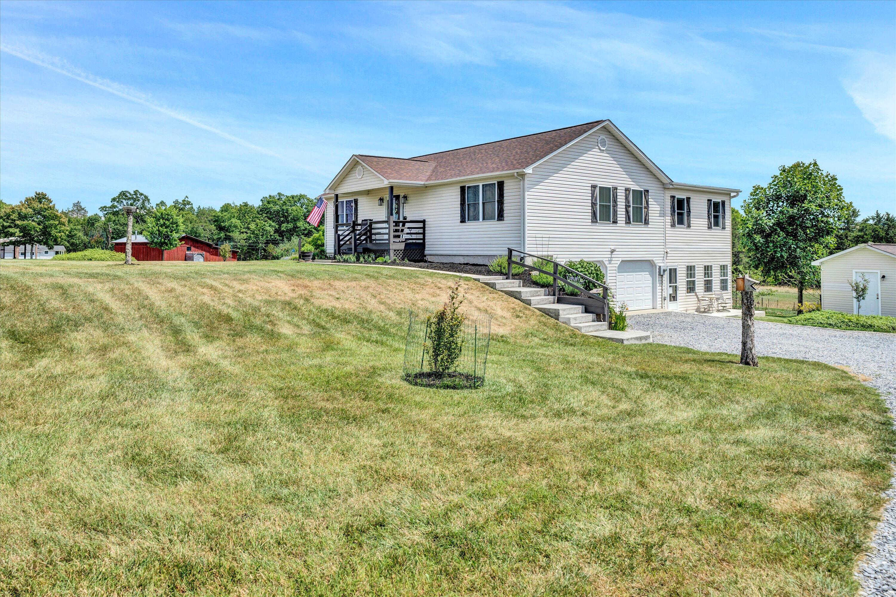 135 Borden Run Road Fincastle, VA 24090 - Photo 2 of 54 01-DSC00193
