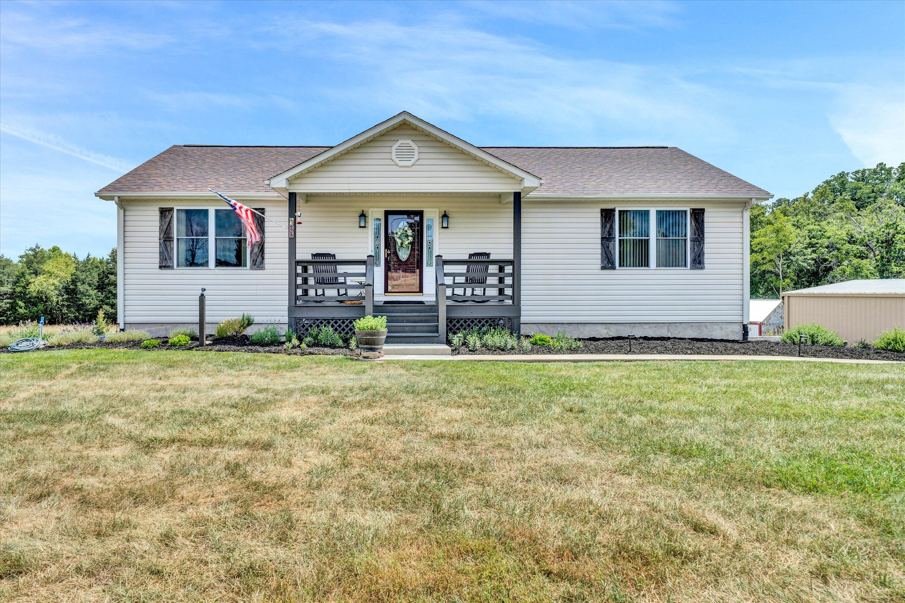 135 Borden Run Road Fincastle, VA 24090 - Photo 3 of 54 02-DSC00163