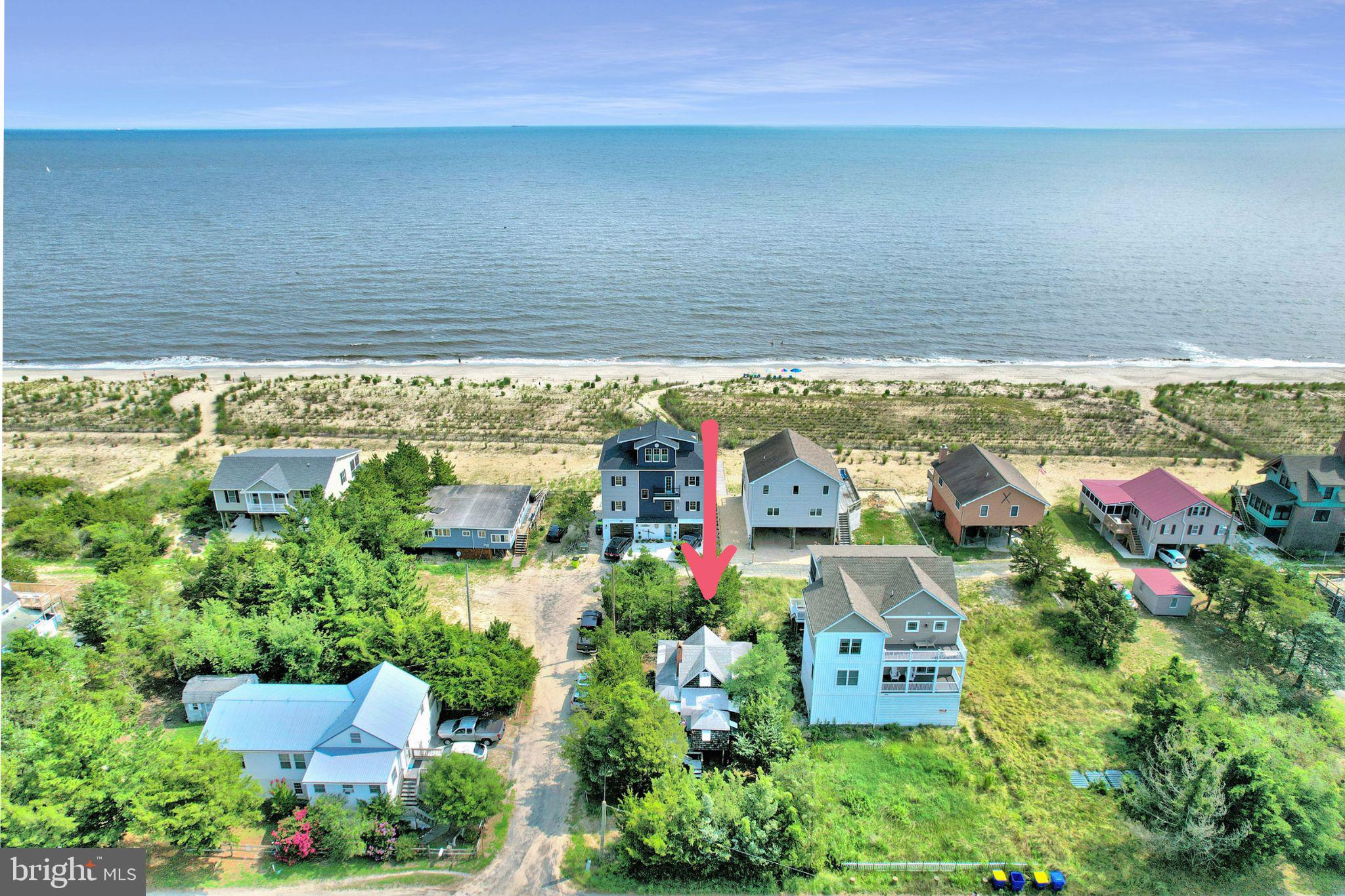 an aerial view of residential house with outdoor space and lake view
