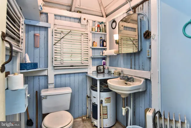 a view of an outdoor space