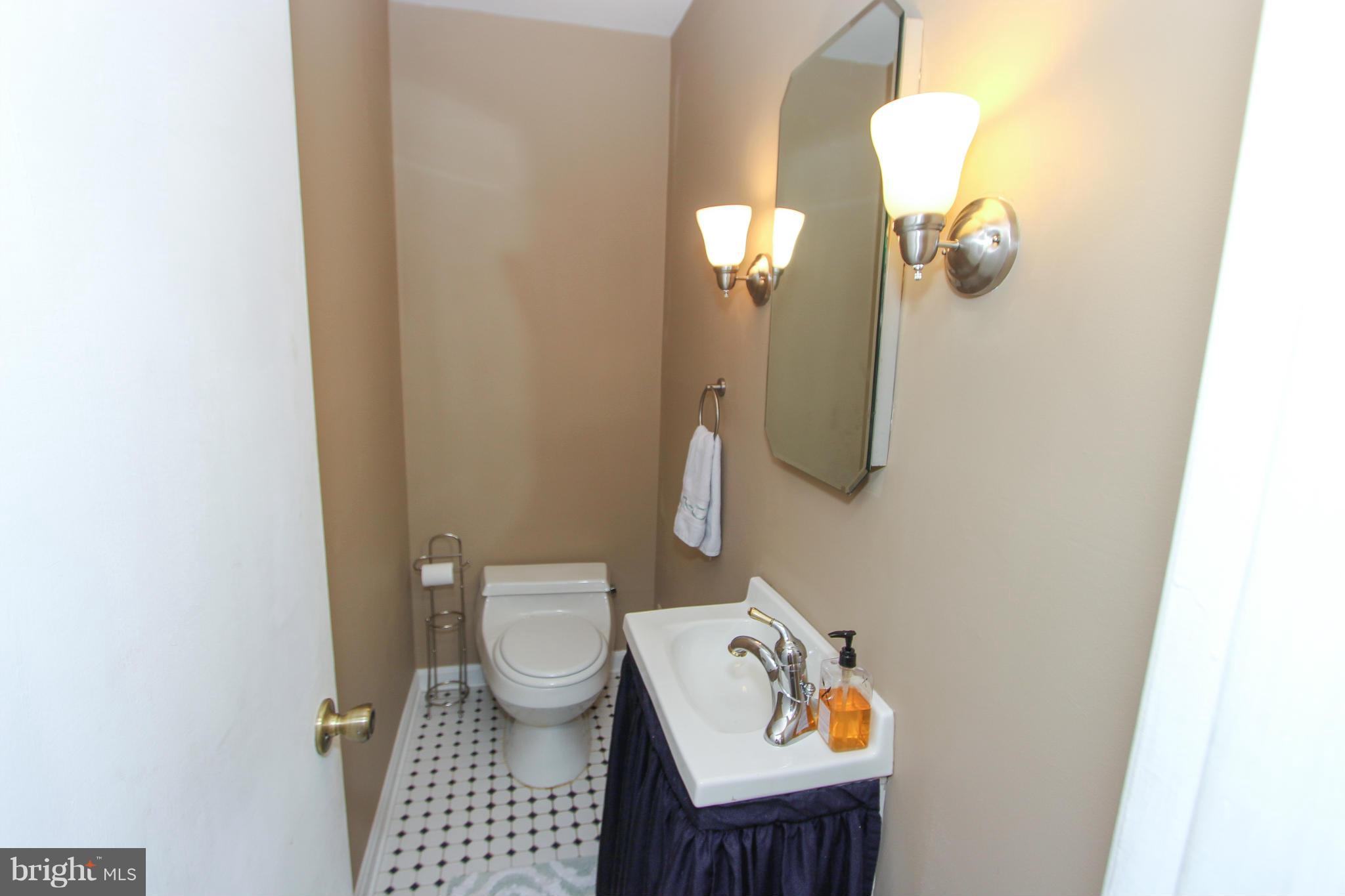 7408 Axton Street Springfield, VA 22151 - Photo 17 of 30 Bath