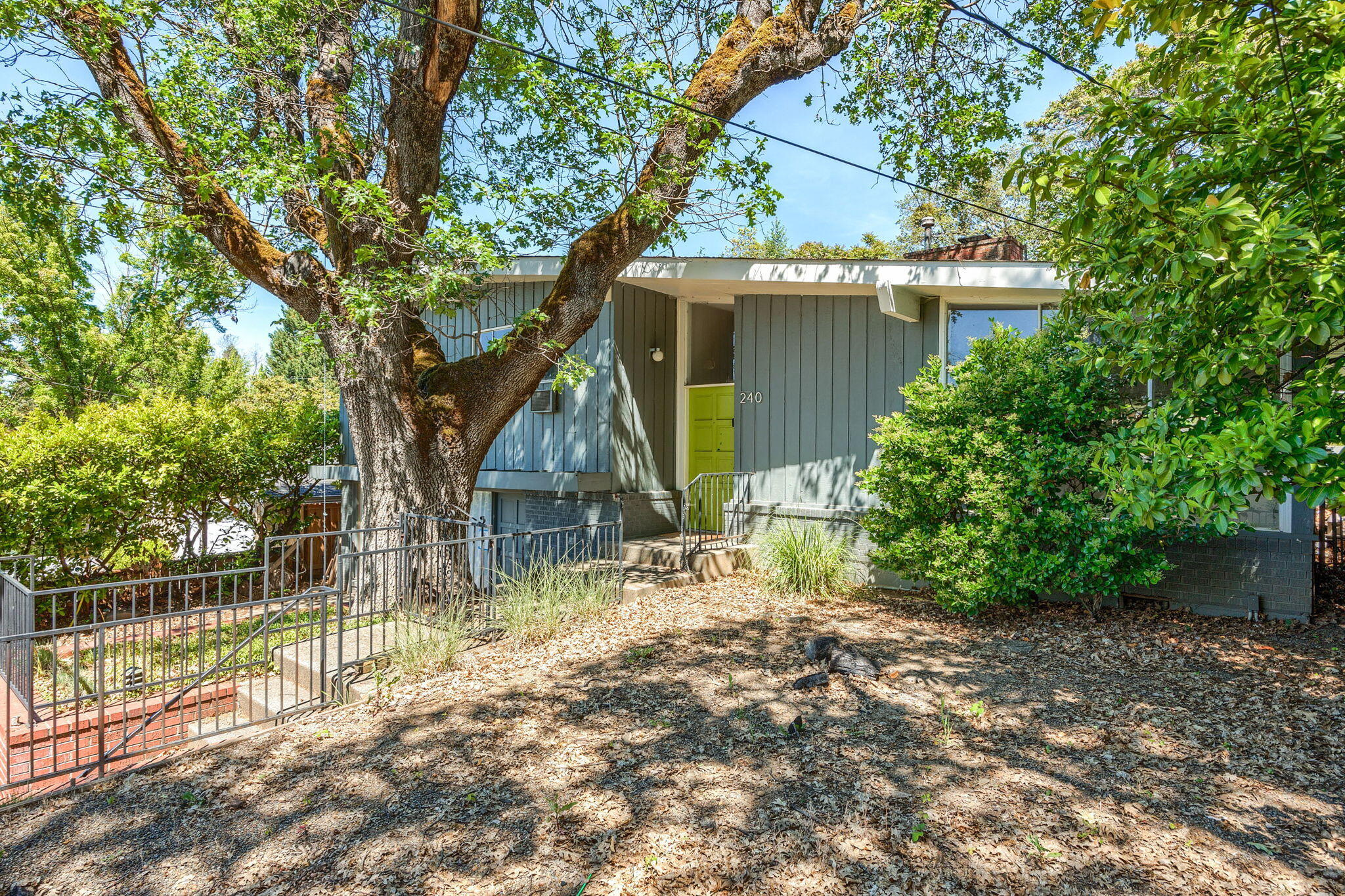 240 North Barneburg Road Medford, OR 97504 - Photo 36 of 44 8