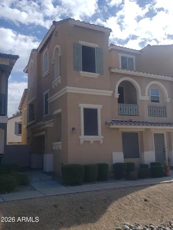 $2,095 | 426 North Oak Street, Gilbert, AZ 85233