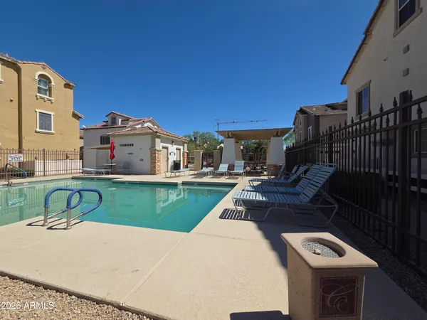 $2,095 | 426 North Oak Street, Gilbert, AZ 85233