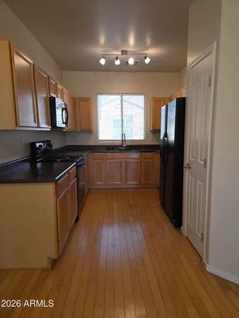 $2,095 | 426 North Oak Street, Gilbert, AZ 85233