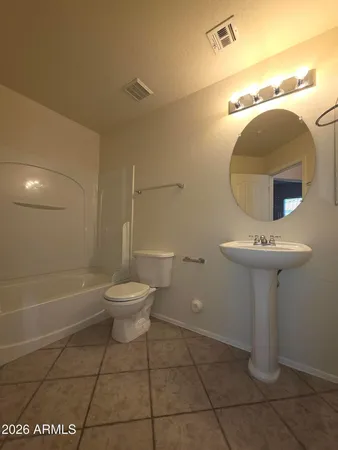 $1,995 | 426 North Oak Street, Gilbert, AZ 85233