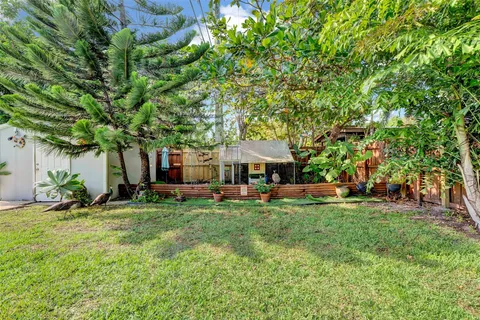 a view of a house with a backyard