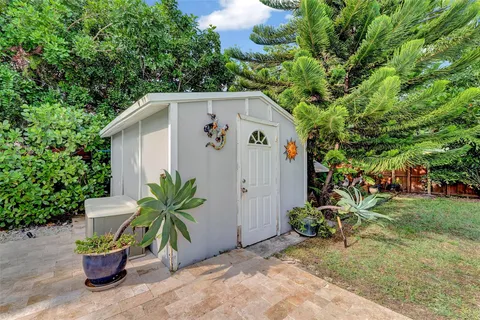 a view of an house with backyard space and garden
