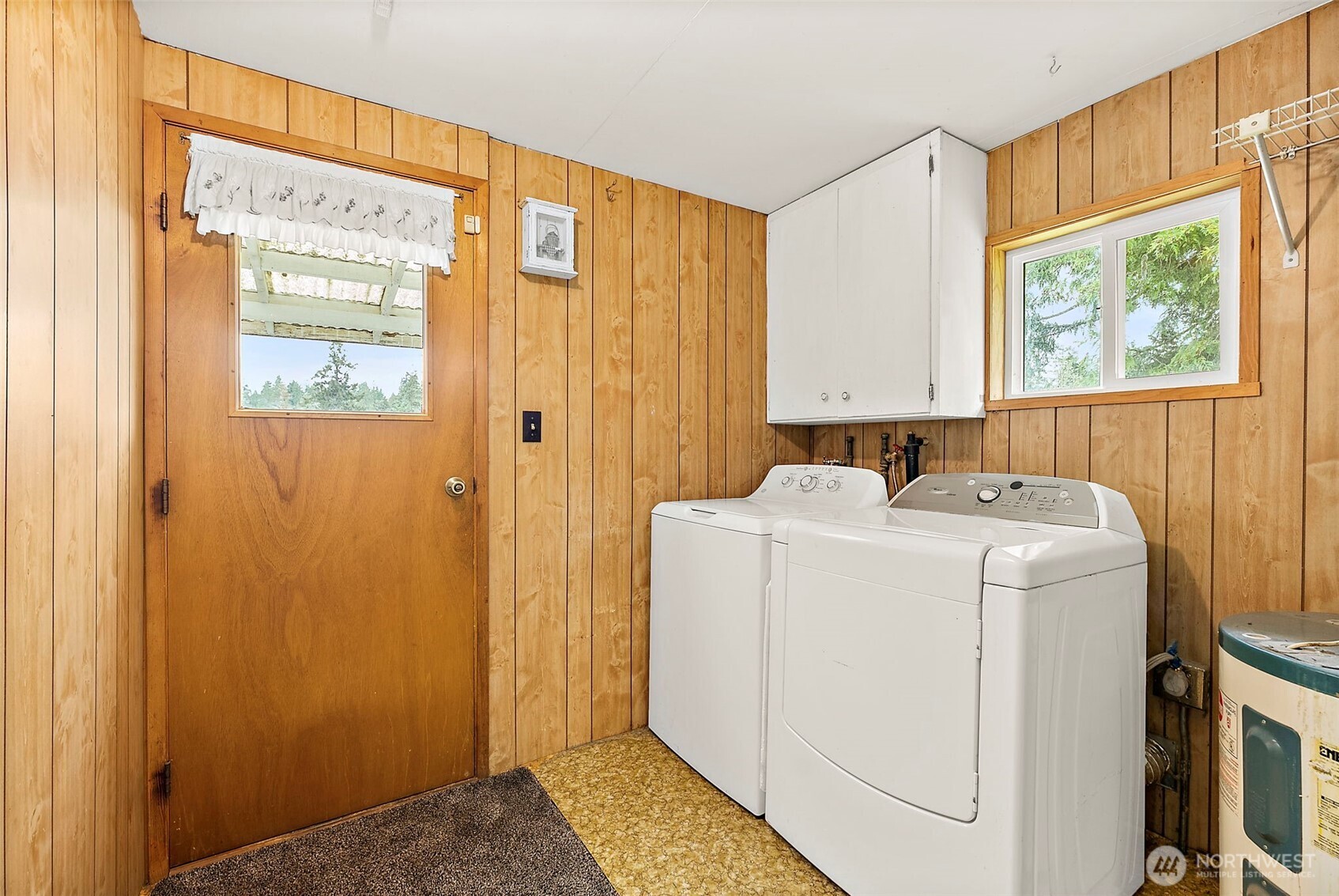 12106 County Line Road East Edgewood, WA 98372 - Photo 18 of 31 a utility room with dryer and washer