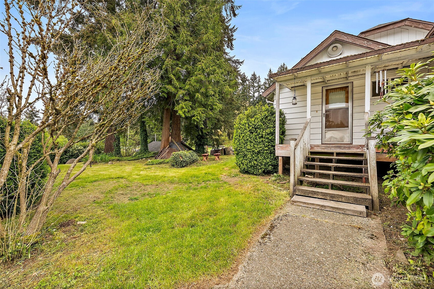 12106 County Line Road East Edgewood, WA 98372 - Photo 20 of 31 a front view of a house with a yard