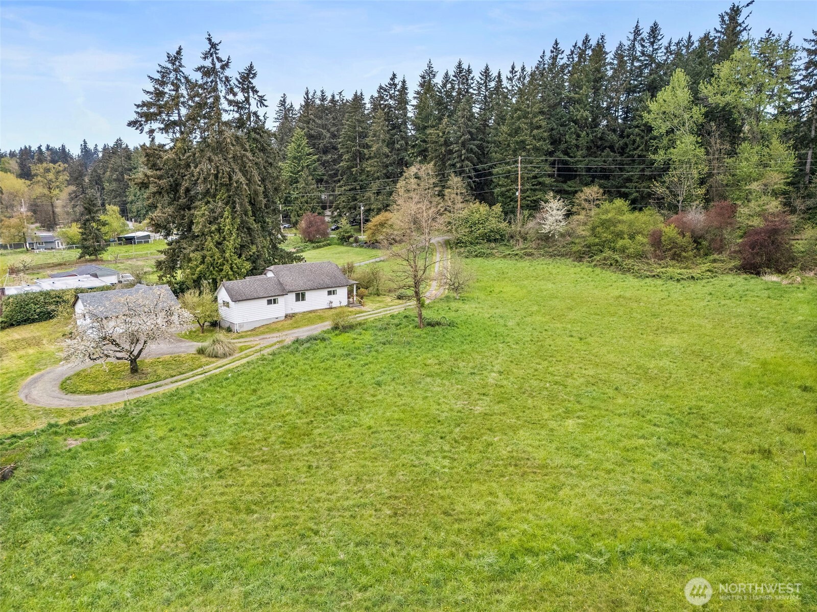 12106 County Line Road East Edgewood, WA 98372 - Photo 29 of 31 a backyard of a house with table and chairs