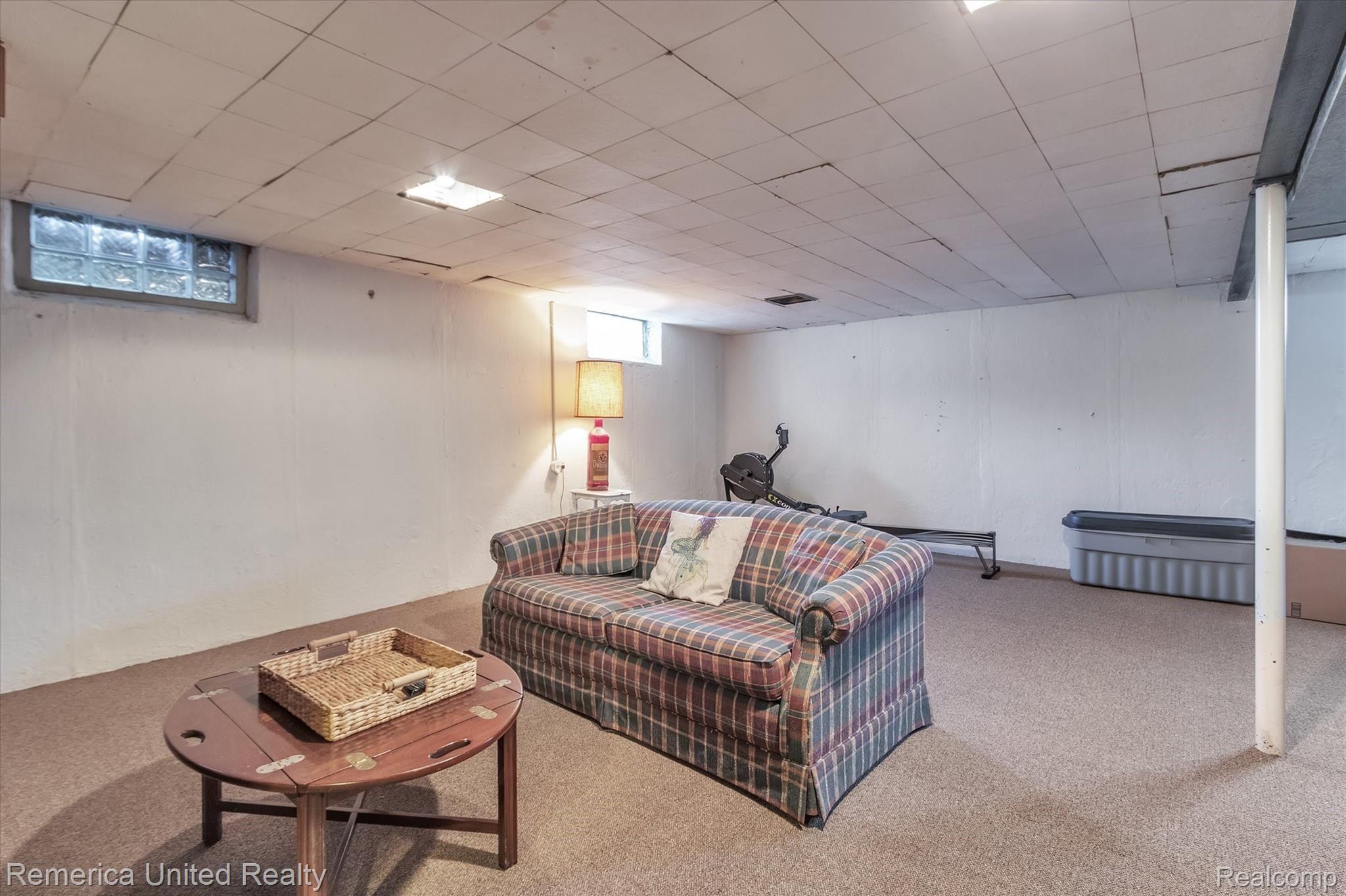 31577 Marblehead Road Farmington, MI 48336 - Photo 35 of 44 35-31577-Marblehead-WindowStill-Real-Estate-Photography-35.jpg
