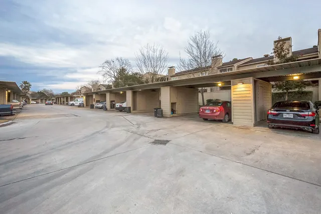 $95,000 | 9327 Pagewood Lane, Houston, TX 77063