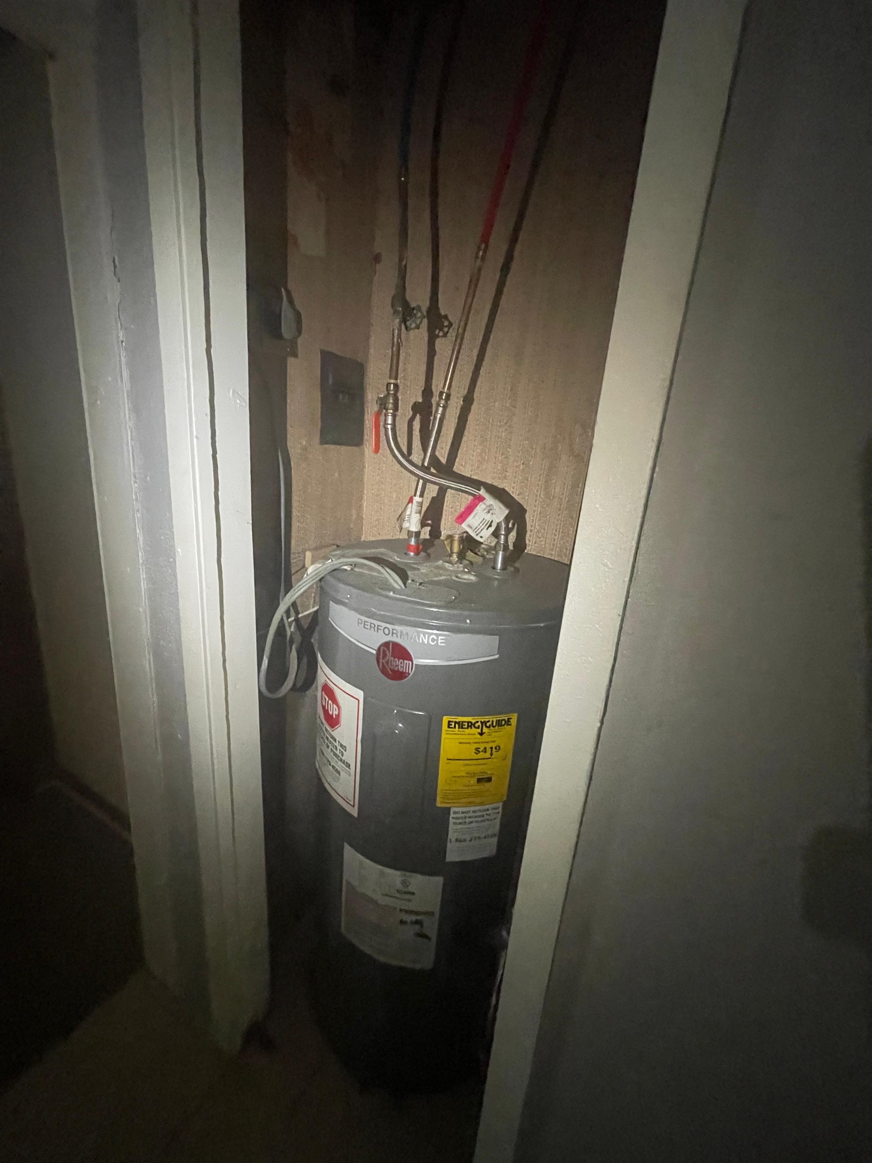 271 West Brooks Road Memphis, TN 38109 - Photo 14 of 17 Utilities with water heater