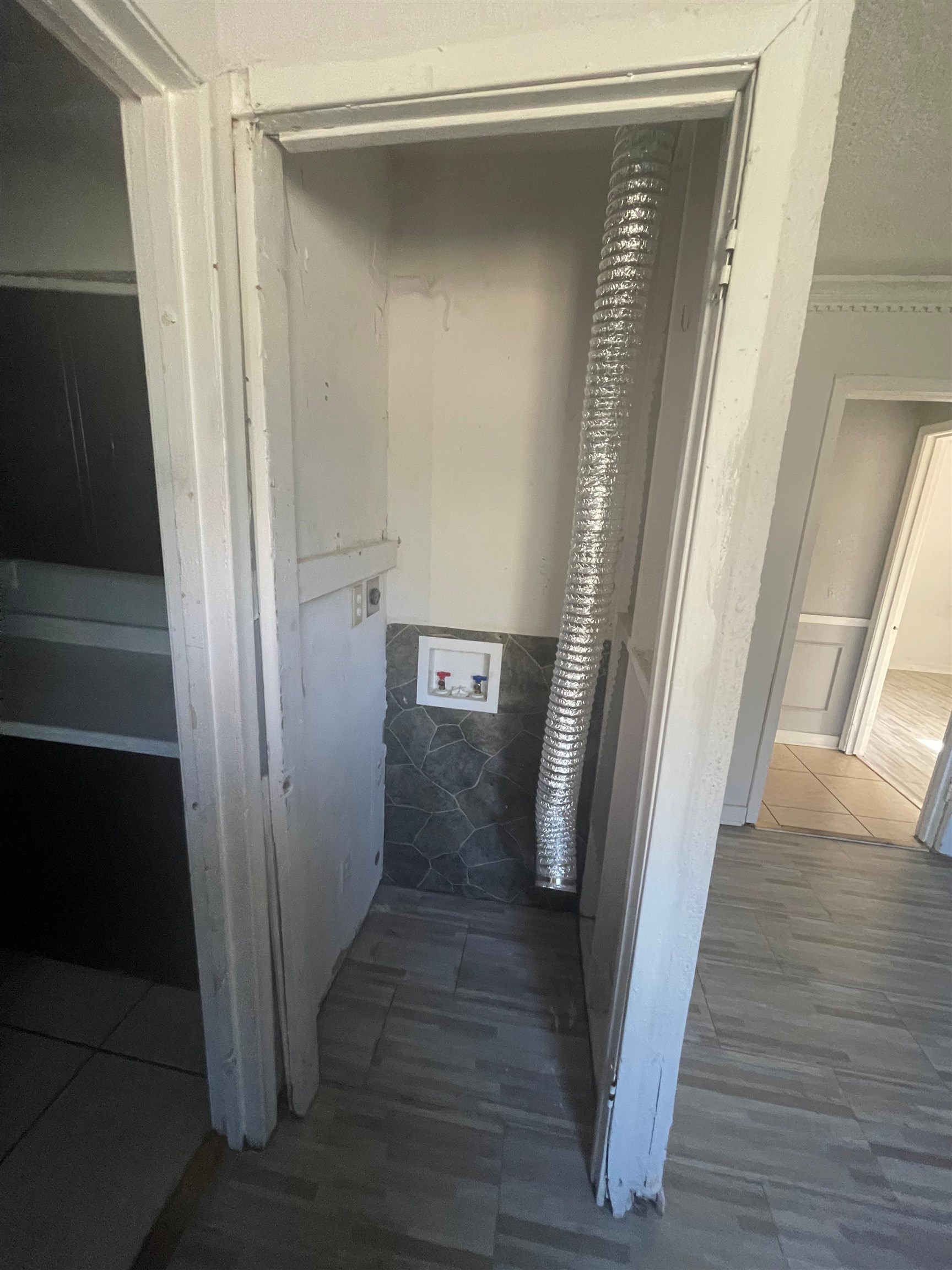 271 West Brooks Road Memphis, TN 38109 - Photo 15 of 17 View of corridor