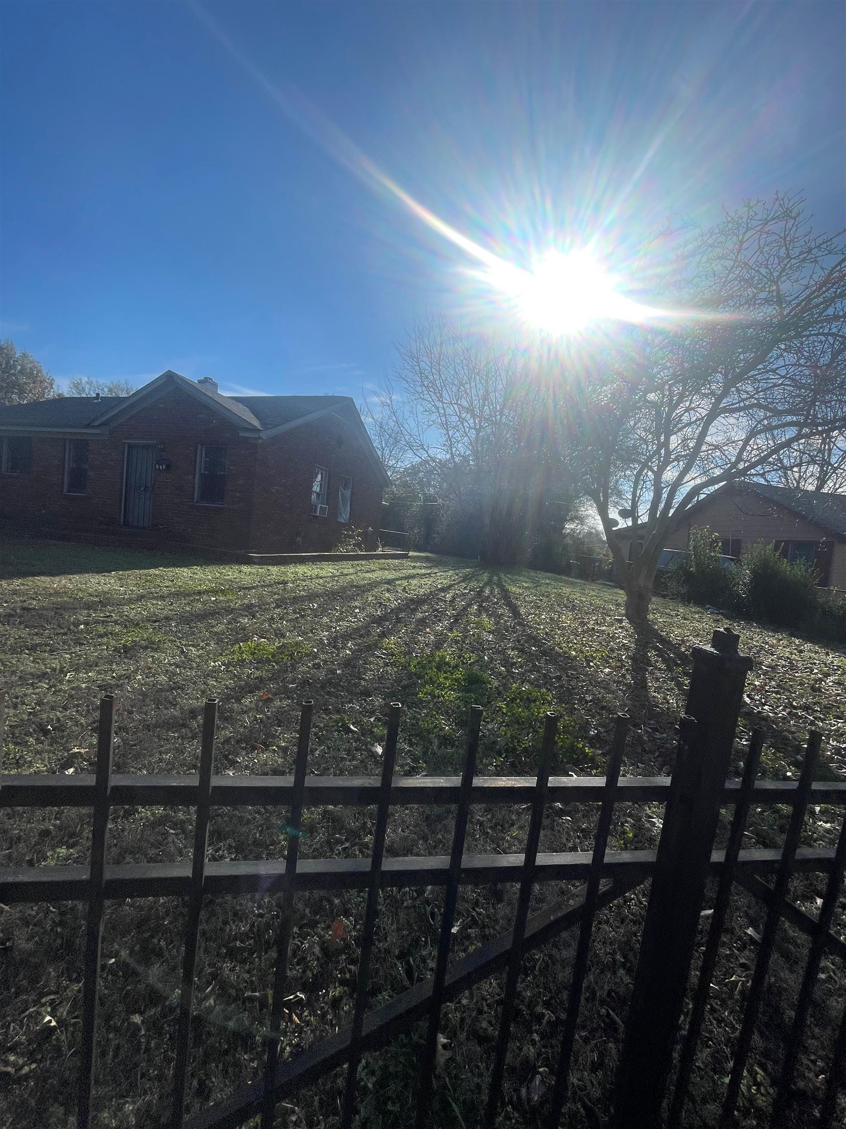 271 West Brooks Road Memphis, TN 38109 - Photo 16 of 17 View of yard