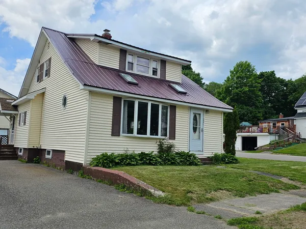 $139,900 | 22 Pine Street, East Millinocket, ME 04430