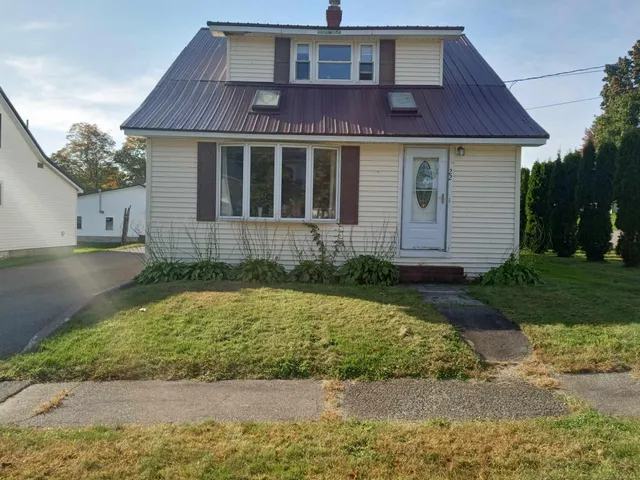 $149,900 | 22 Pine Street, East Millinocket, ME 04430