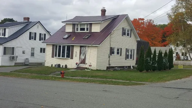 $149,900 | 22 Pine Street, East Millinocket, ME 04430