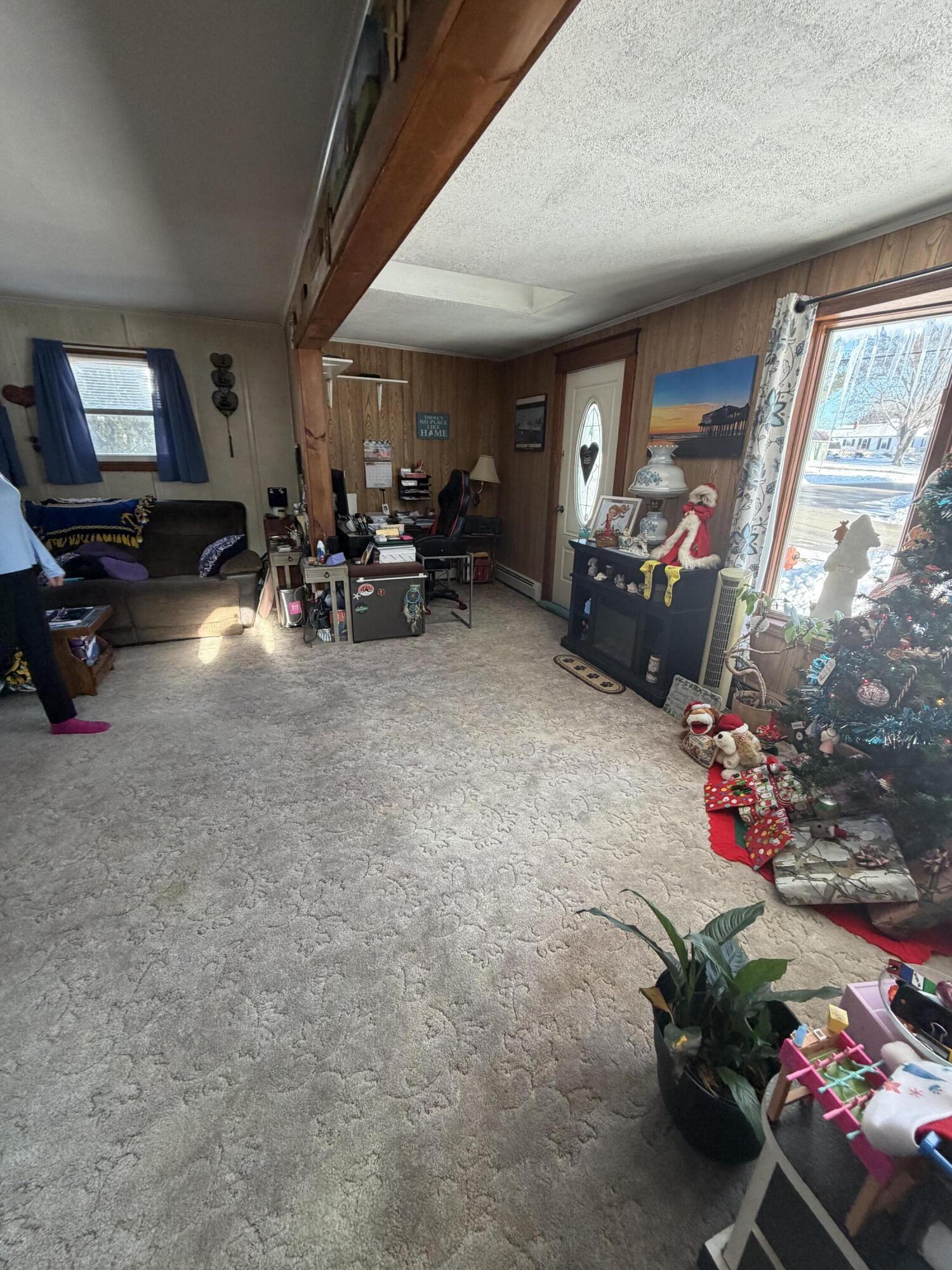 22 Pine Street East Millinocket, ME 04430 - Photo 9 of 15 D11FEAD6-C6DE-48C5-8EF3-F01577C86397