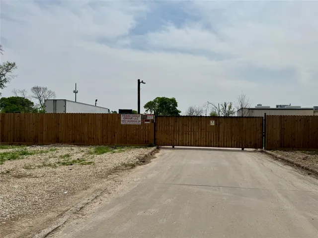 $1,600,000 | 10927 Woodedge Drive, Houston, TX 77070