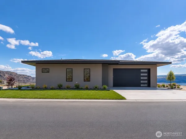 $997,500 | 9604 Ridgeview Drive Northwest, Quincy, WA 98848