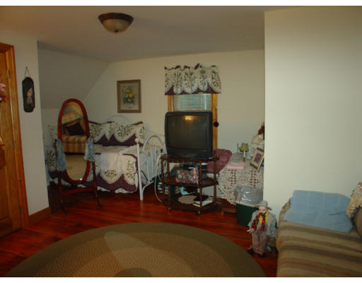 129 Walnut Hill Road Orange, MA 01364 - Photo 14 of 23 a living room with furniture