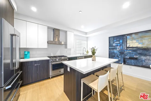 $5,490 | 497 North St Andrews Place, Los Angeles, CA 90004